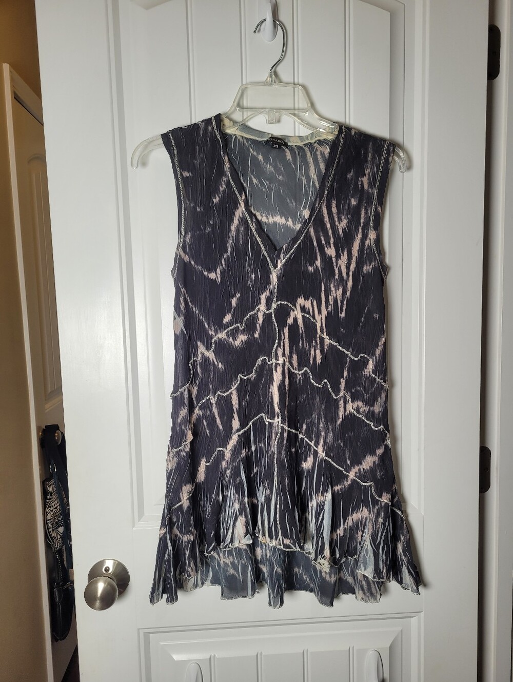 Komarov Black & Cream Sleeveless V-Neck Ruffle Hem Tunic